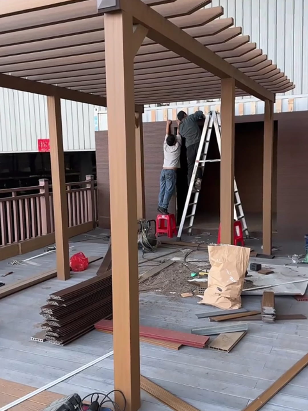 Necowood 2026 B2B Sourcing Guide: Factory-Direct WPC Decking, ASA Cladding & SPC Flooring fra Kina